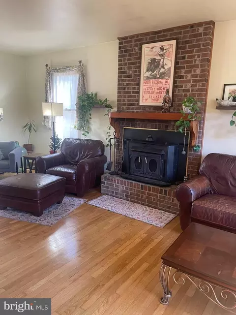 Living - 6120 Patrick Ct, Seaford, DE 19973 photo 2 of 4