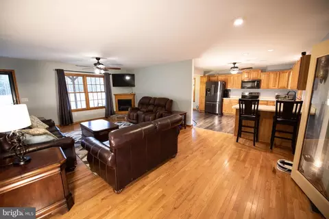 Living - 2 Whispering Woods Dr, Georgetown, DE 19947 photo 6 of 9