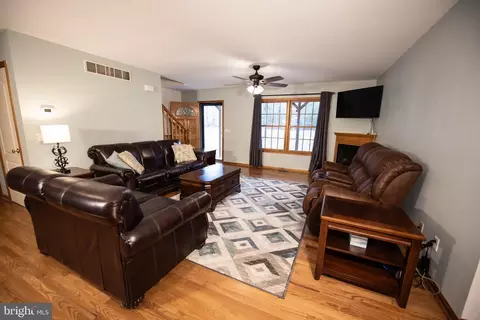 Living - 2 Whispering Woods Dr, Georgetown, DE 19947 photo 3 of 9