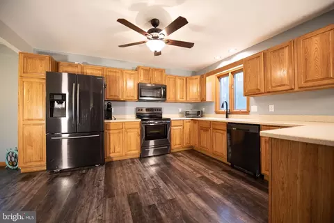 Kitchen - 2 Whispering Woods Dr, Georgetown, DE 19947 photo 3 of 4