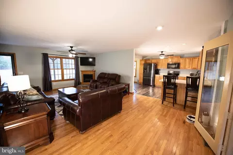 Living - 2 Whispering Woods Dr, Georgetown, DE 19947 photo 5 of 9