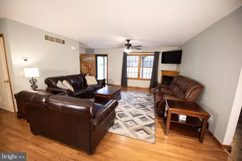 Living - 2 Whispering Woods Dr, Georgetown, DE 19947 photo 4 of 9