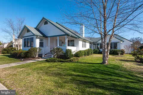 Exterior - 17 Cromwell Dr, Ocean View, DE 19970 photo 3 of 10