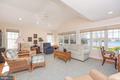 Living - 17 Cromwell Dr, Ocean View, DE 19970 photo 3 of 4