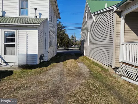 Exterior - 10940 E 4th St, Laurel, DE 19956 photo 5 of 7