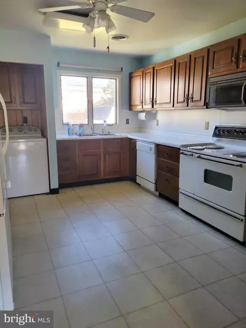 Kitchen - 717 E Ivy Dr, Seaford, DE 19973 photo 2 of 5