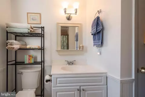 Bath - 508 Lloyd St, Ocean View, DE 19970 photo 2 of 3