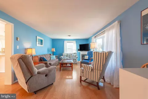 Living - 508 Lloyd St, Ocean View, DE 19970 photo 1 of 2