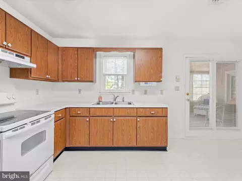 Kitchen - 19 Port Royal Rd, Ocean View, DE 19970 photo 3 of 4