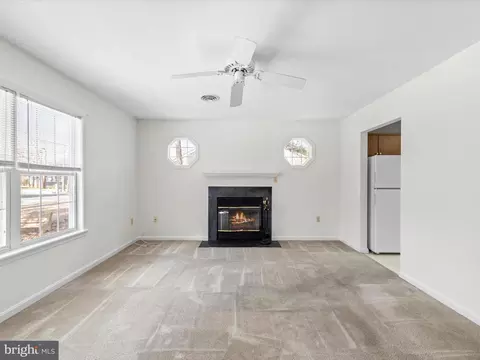 Living - 19 Port Royal Rd, Ocean View, DE 19970 photo 2 of 3
