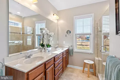Bath - 305 Mariners Cir, Milton, DE 19968 photo 1 of 3