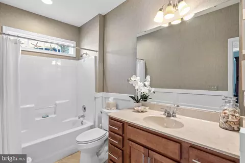 Bath - 305 Mariners Cir, Milton, DE 19968 photo 3 of 3