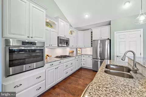 Kitchen - 305 Mariners Cir, Milton, DE 19968 photo 3 of 5