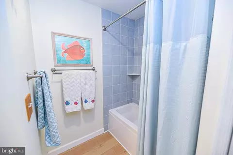 Bath - 956 Lake View Dr, Bethany Beach, DE 19930 photo 4 of 8