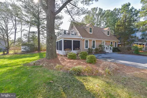 Exterior - 956 Lake View Dr, Bethany Beach, DE 19930 photo 2 of 20