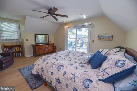 Bedroom - 956 Lake View Dr, Bethany Beach, DE 19930 photo 6 of 10