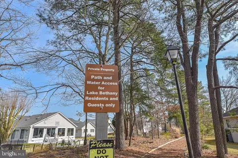 View/Area - 956 Lake View Dr, Bethany Beach, DE 19930 photo 2 of 9