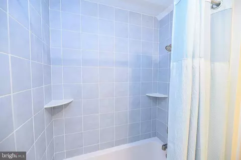Bath - 956 Lake View Dr, Bethany Beach, DE 19930 photo 5 of 8
