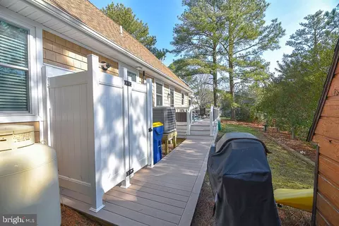 Exterior - 956 Lake View Dr, Bethany Beach, DE 19930 photo 9 of 20