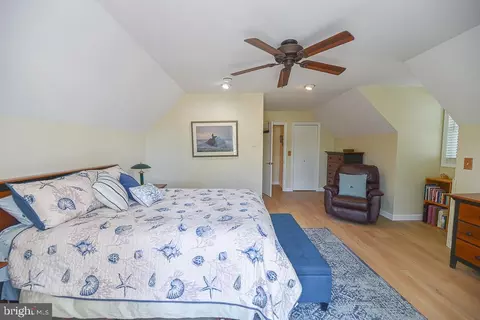 Bedroom - 956 Lake View Dr, Bethany Beach, DE 19930 photo 7 of 10