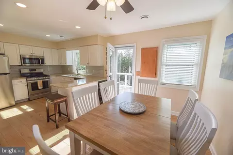 Dining - 956 Lake View Dr, Bethany Beach, DE 19930 photo 2 of 3