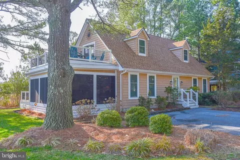 956 Lake View Dr, Bethany Beach, DE 19930
