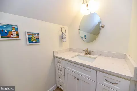Bath - 956 Lake View Dr, Bethany Beach, DE 19930 photo 6 of 8