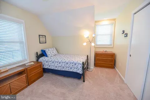 Bedroom - 956 Lake View Dr, Bethany Beach, DE 19930 photo 8 of 10