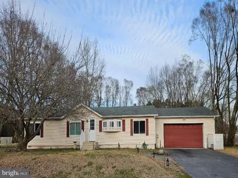207 W Holly Dr, Lincoln, DE 19960
