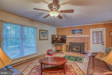 Living - 27157 Lenape Ln, Georgetown, DE 19947 photo 2 of 3