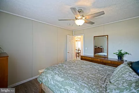 Bedroom - 18612 Shingle Point Rd, Georgetown, DE 19947 photo 6 of 10