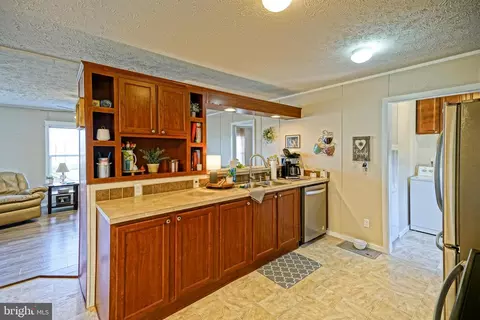 Kitchen - 18612 Shingle Point Rd, Georgetown, DE 19947 photo 1 of 5