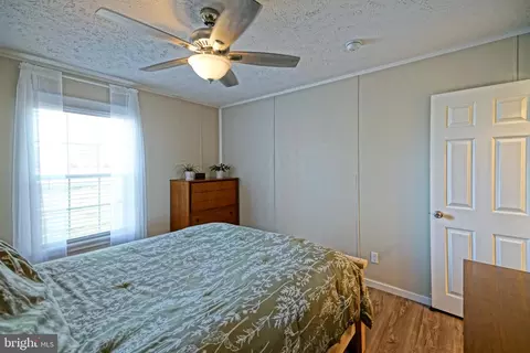 Bedroom - 18612 Shingle Point Rd, Georgetown, DE 19947 photo 7 of 10