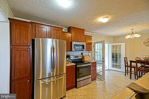 Kitchen - 18612 Shingle Point Rd, Georgetown, DE 19947 photo 3 of 5