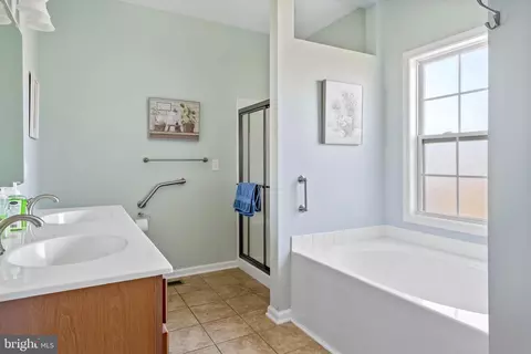 Bath - 15010 Oyster Shell Dr, Milton, DE 19968 photo 1 of 3