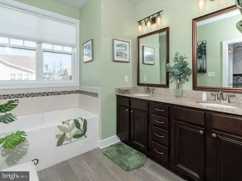 Bath - 216 Arch St, Milton, DE 19968 photo 1 of 5