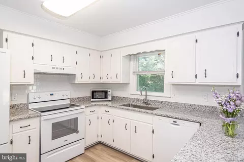 Kitchen - 9 N Primrose Ln, Ocean View, DE 19970 photo 3 of 4