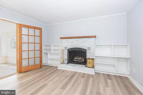 Living - 9 N Primrose Ln, Ocean View, DE 19970 photo 3 of 4