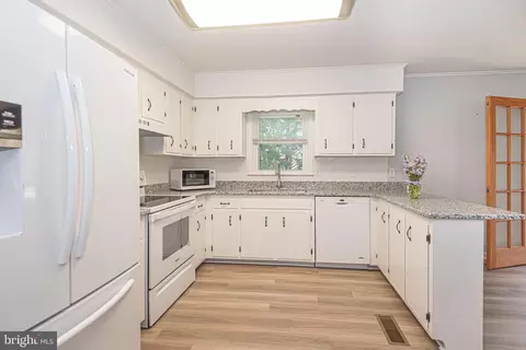 Kitchen - 9 N Primrose Ln, Ocean View, DE 19970 photo 4 of 4