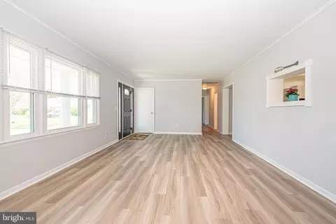 Living - 9 N Primrose Ln, Ocean View, DE 19970 photo 4 of 4