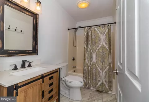 Bath - 500 Bennett St, Milton, DE 19968 photo 3 of 3