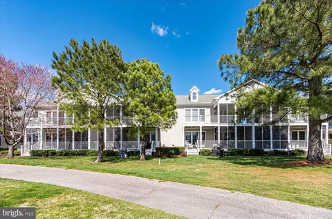 Exterior - 114 Willow Oak Ave # E, Ocean View, DE 19970 photo 8 of 14