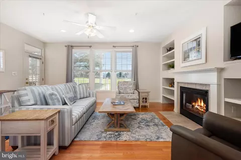 Living - 114 Willow Oak Ave # E, Ocean View, DE 19970 photo 1 of 5