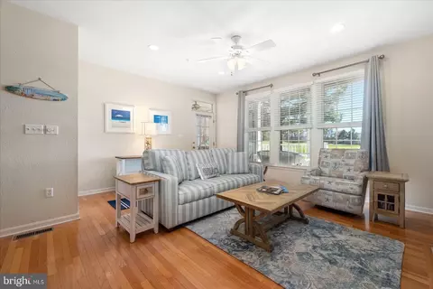 Living - 114 Willow Oak Ave # E, Ocean View, DE 19970 photo 3 of 5
