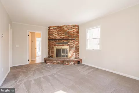 Living - 33765 Shawnee Dr, Dagsboro, DE 19939 photo 2 of 5