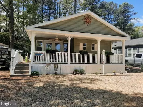 23572 Pine Dr, Lewes, DE 19958