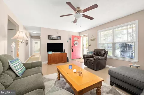 Living - 7 Seabrook Rd, Ocean View, DE 19970 photo 3 of 4
