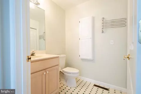 Bath - 2 Inlet Pl, Lewes, DE 19958 photo 1 of 4
