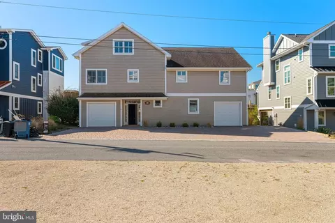 6 S 5th St, South Bethany, DE 19930