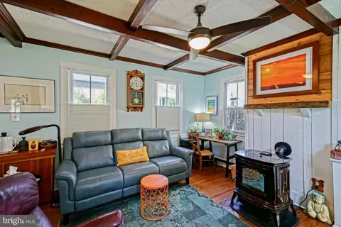 Living - 405 Chestnut St, Milton, DE 19968 photo 5 of 5